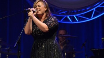 kelly-clarkson3-630x420